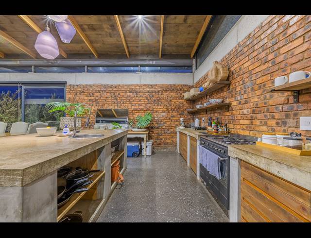 4 BEDROOM HOUSE FOR SALE IN SHEFFIELD BEACH